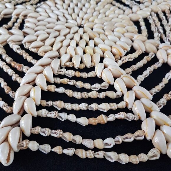 Vintage Cowrie Sea Shell 12 inch Trivet - Picture 6 of 10